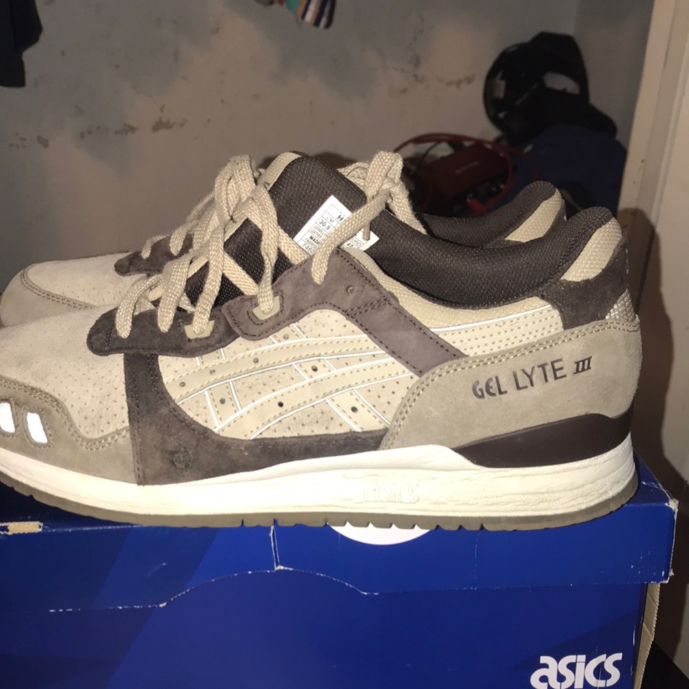 ASICS - Picture 2 of 4